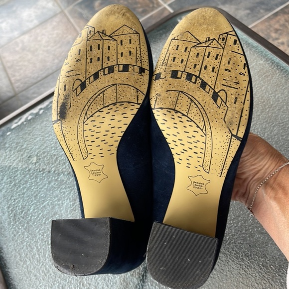 Suede block heeled Bella Vita pumps in EUC - Picture 6 of 9